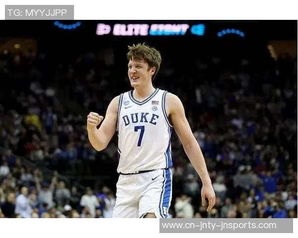 克尼佩尔下半场发力却三分失准11投5中仅得12分4篮板表现平平 克尼佩尔下半场发力却三分失准11投5中仅得12分4篮板表现平平