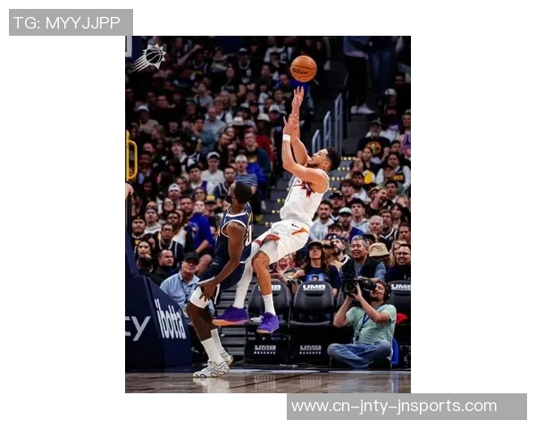 布克表现平平仅得18分正负值惨淡球队求胜欲望显不足