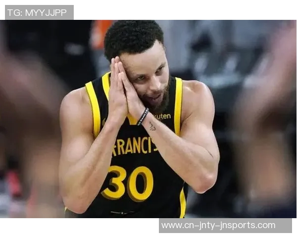 克莱迎来职业生涯第900场常规赛勇士生涯出战793场成就辉煌